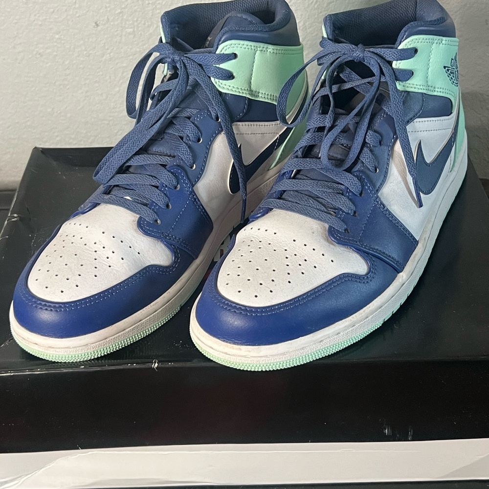 Nike Blue and Mint Athletic Shoes